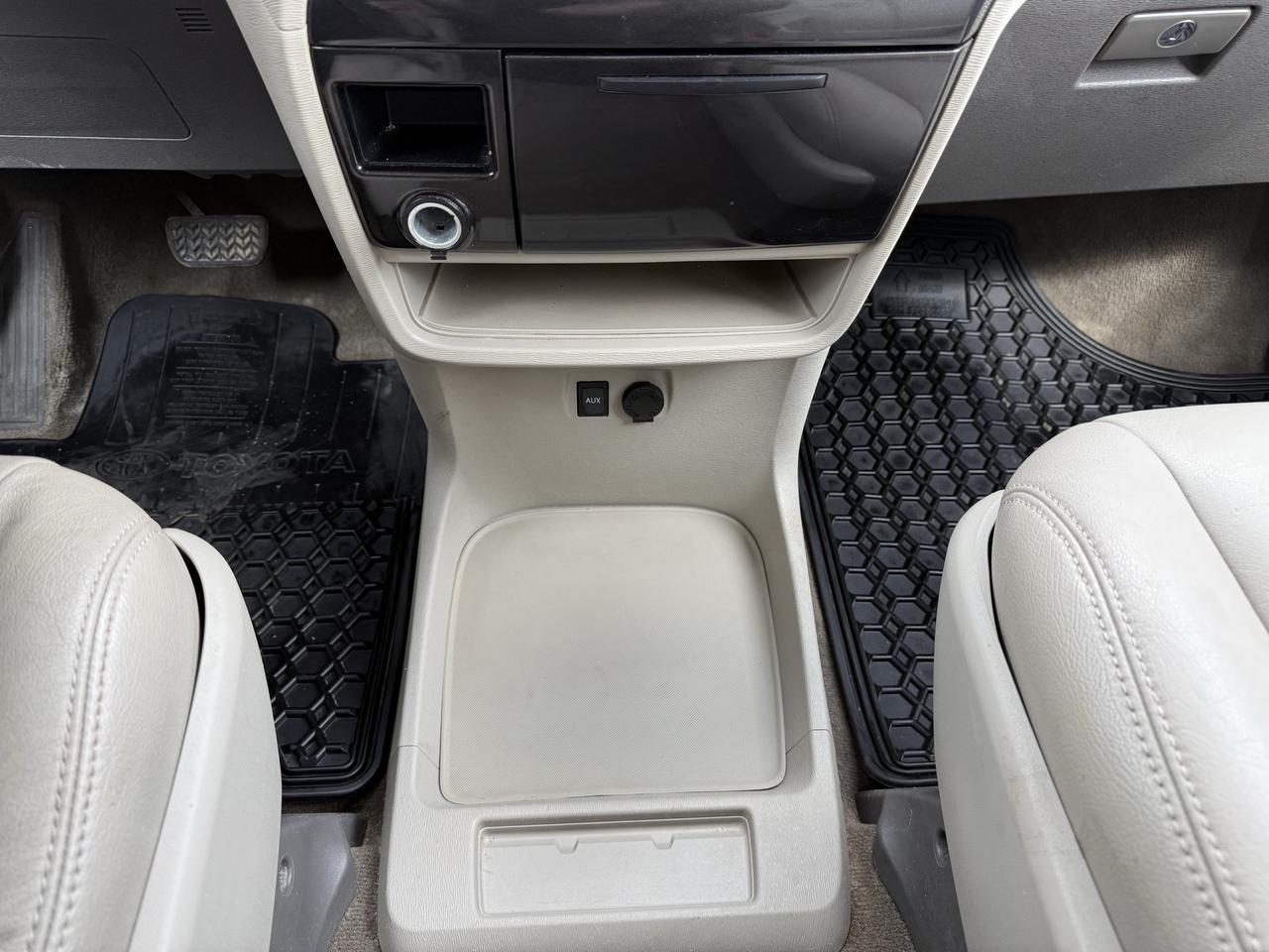 2013 Toyota Sienna  Photo