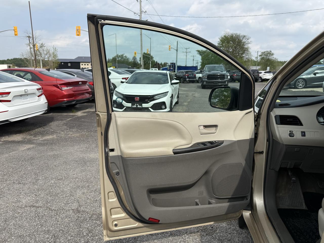 2013 Toyota Sienna  Photo