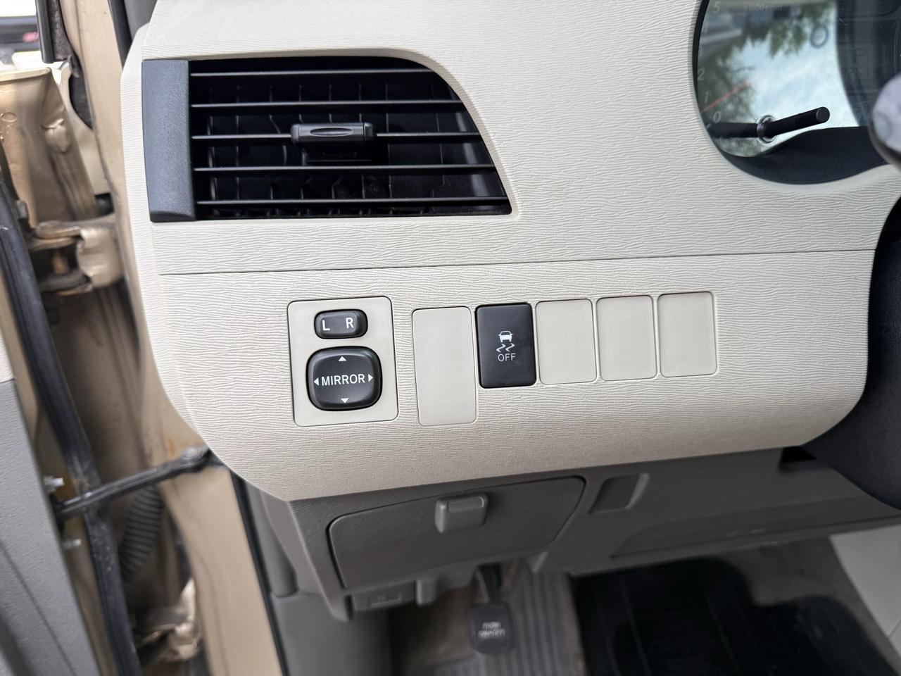 2013 Toyota Sienna  Photo