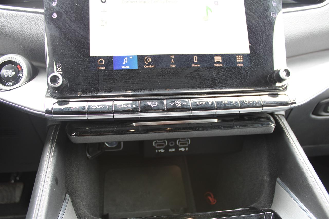 2024 Jeep Wagoneer Series II Carbide Photo