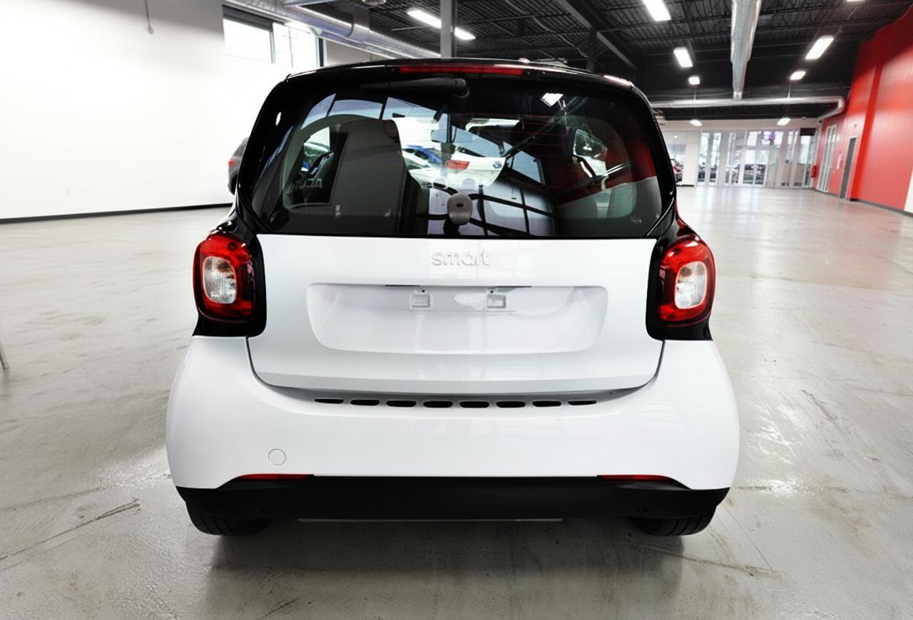 2016 Smart fortwo NO ACCIDENT,ALL SERVICE RECORDS,FOR TWO,LOW KM Photo4