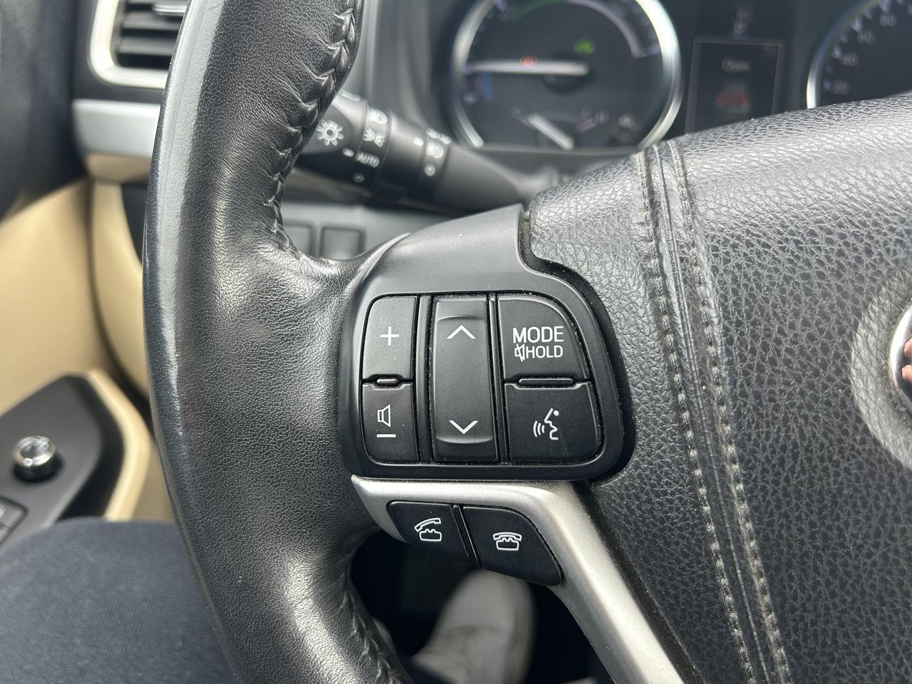 2015 Toyota Highlander Hybrid XLE Photo