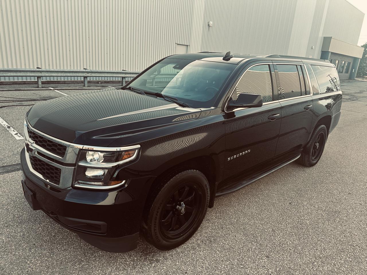 2019 Chevrolet Suburban 4WD 4dr 1500 LT Triple Black Photo2