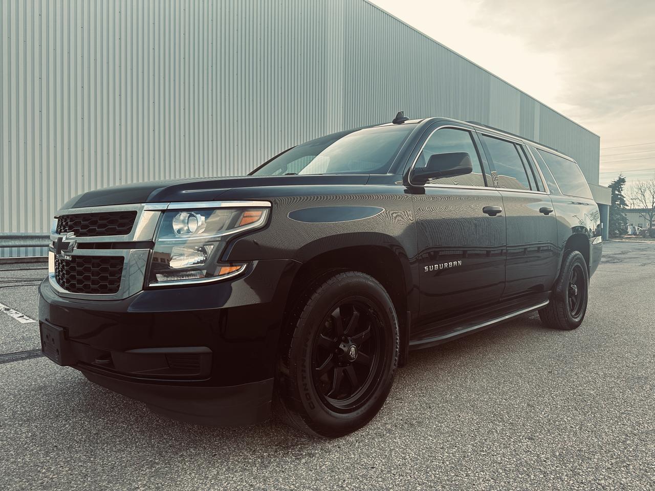 2019 Chevrolet Suburban 4WD 4dr 1500 LT Triple Black Photo4