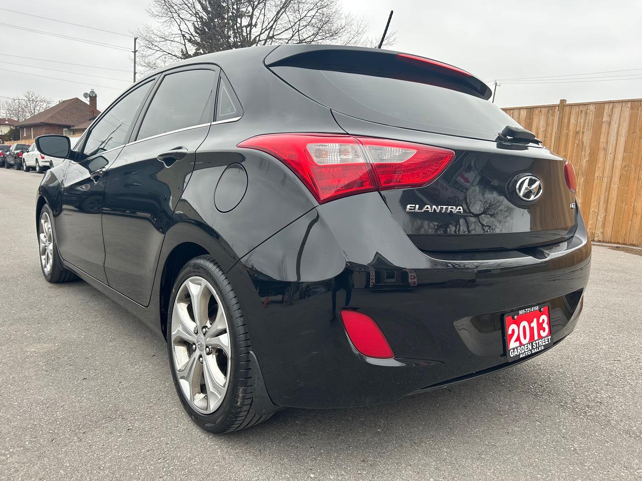 2013 Hyundai Elantra GT SE w/Tech Pkg Photo2