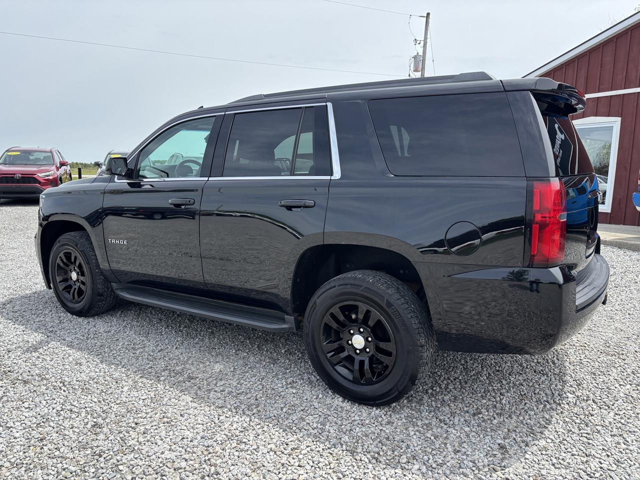 2017 Chevrolet Tahoe LS 4WD Photo2