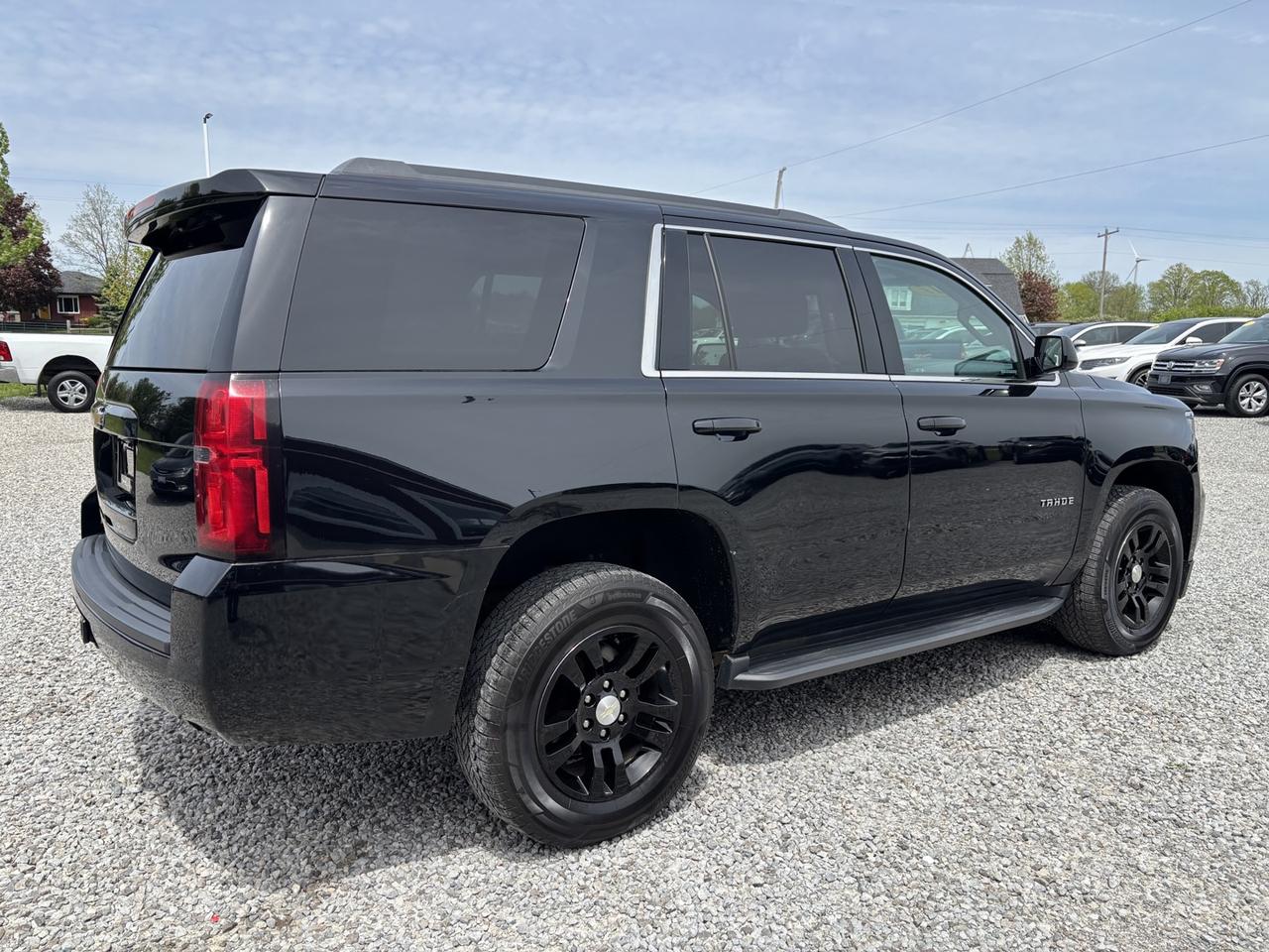 2017 Chevrolet Tahoe LS 4WD Photo4