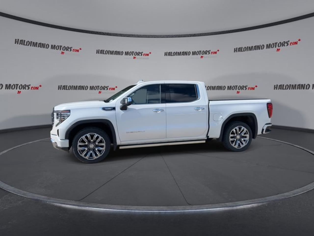 2023 GMC Sierra 1500 Denali Crew Cab 4WD Photo4