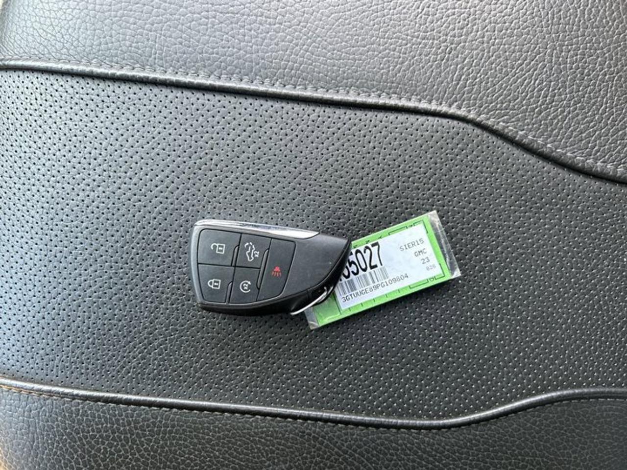 2023 GMC Sierra 1500 Denali Crew Cab 4WD Photo