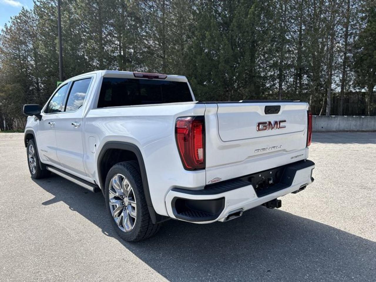 2023 GMC Sierra 1500 Denali Crew Cab 4WD Photo