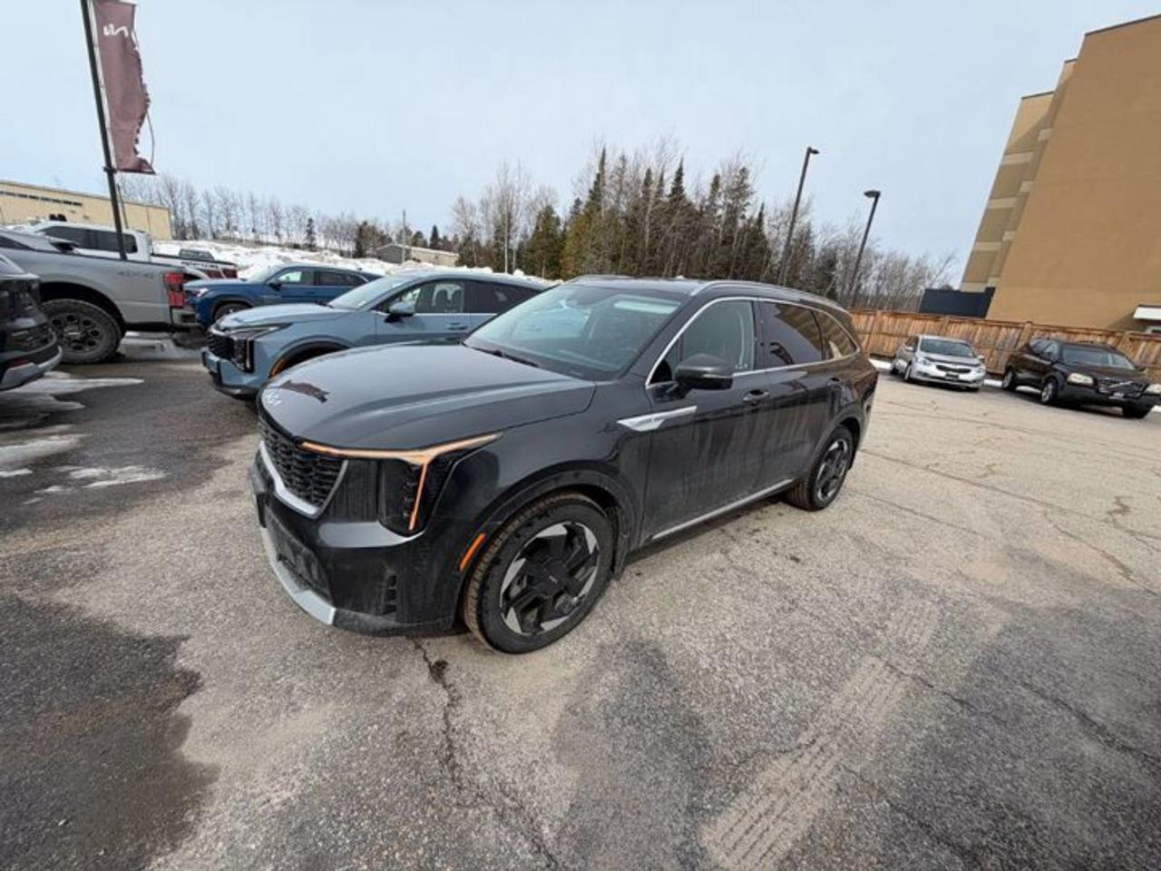2025 Kia Sorento Plug-In Hybrid EX AWD PHEV | Leather | Heated Seats + Steering | Captain Seats | Intelligent Cruise | and More ! Photo
