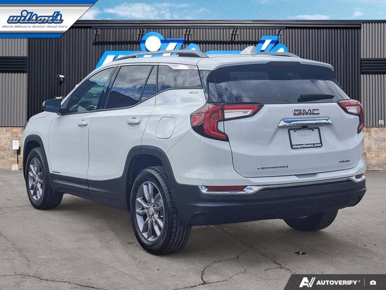2024 GMC Terrain SLT AWD | Leather | Heated Seats + Steering | Power Liftgate | Remote Start | CarPlay | and More ! Photo