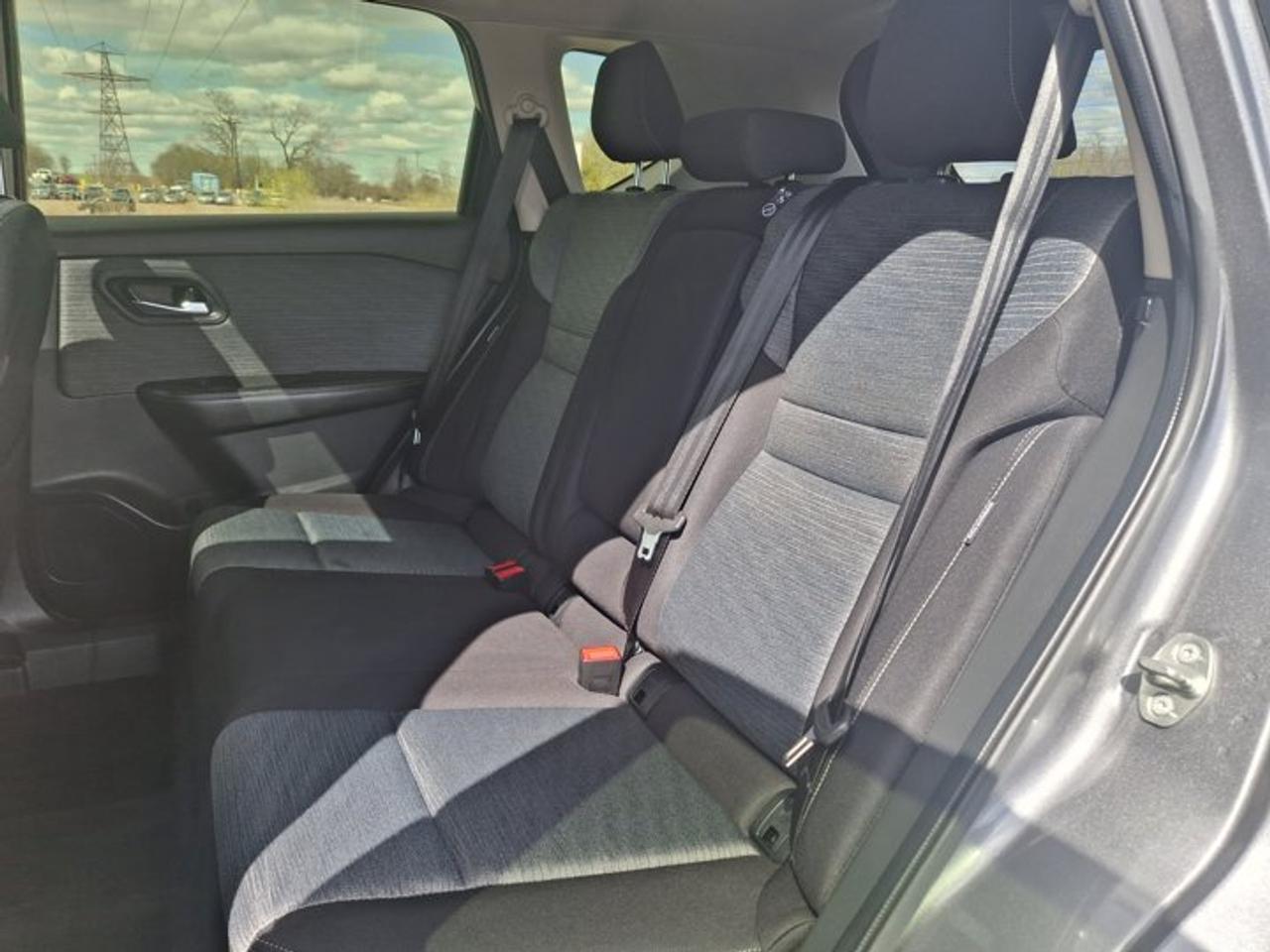 2023 Nissan Rogue SV AWD | Sunroof | 360 Camera | Heated Wheel + Seats | CarPlay + Android | Power Seat | and More ! Photo