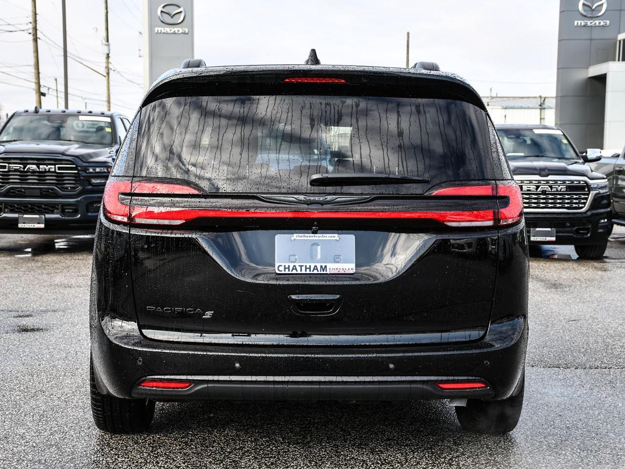 2026 Chrysler Pacifica Select FWD Photo