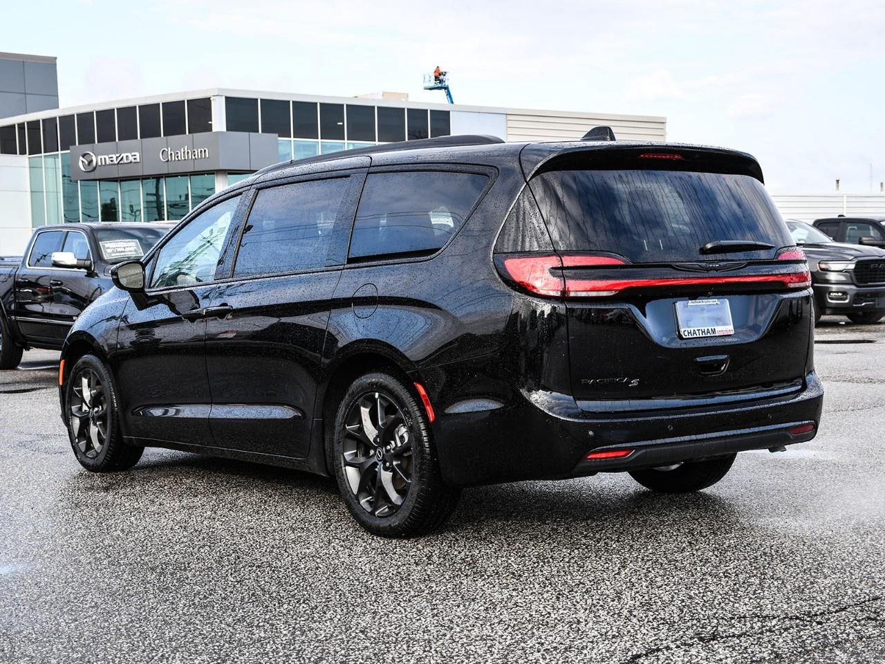 2026 Chrysler Pacifica Select FWD Photo