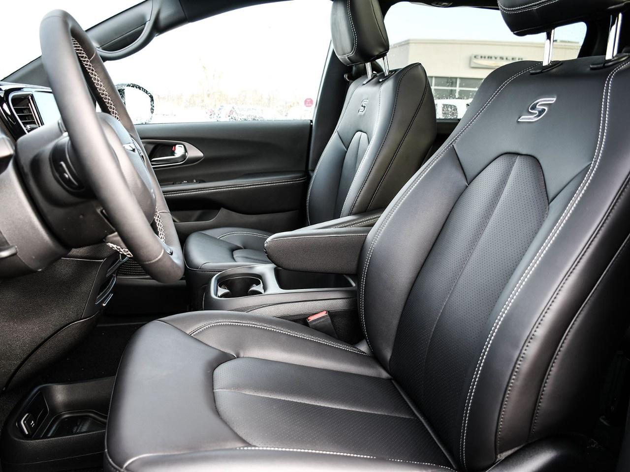 2026 Chrysler Pacifica Select FWD Photo