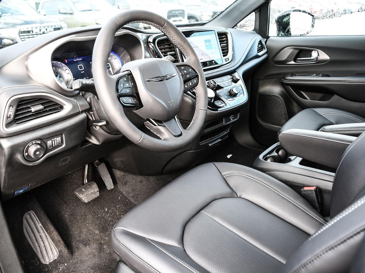 2026 Chrysler Pacifica Select FWD Photo
