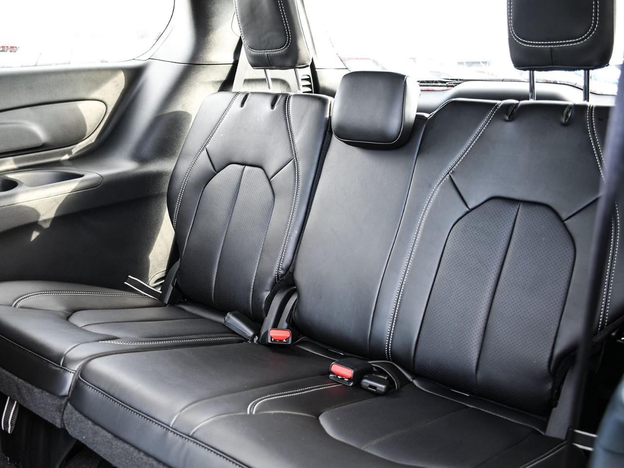 2026 Chrysler Pacifica Select FWD Photo