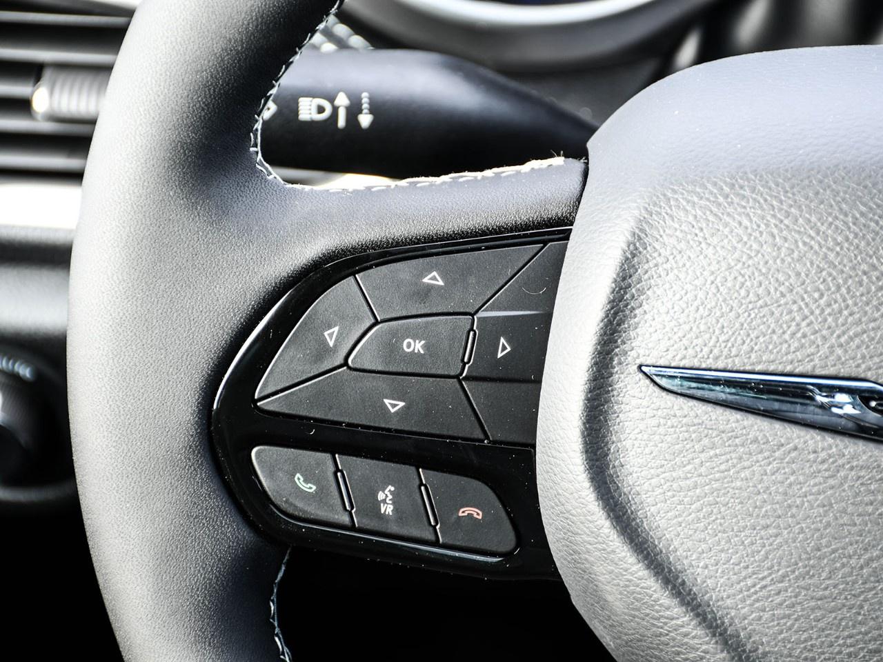 2026 Chrysler Pacifica Select FWD Photo