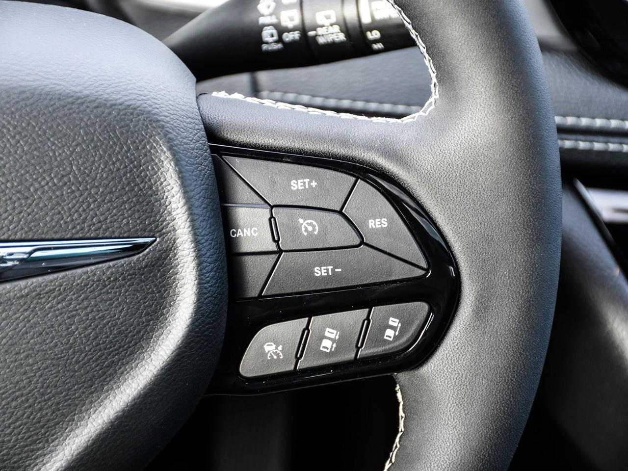 2026 Chrysler Pacifica Select FWD Photo