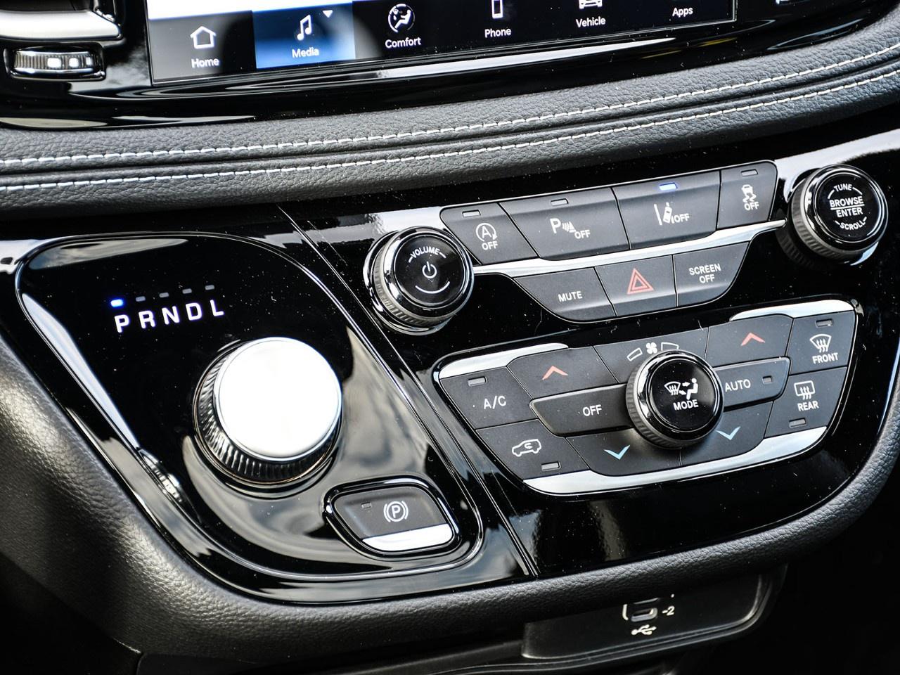 2026 Chrysler Pacifica Select FWD Photo