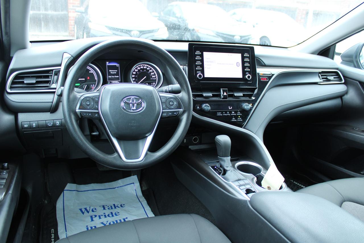 2022 Toyota Camry HYBRID LE Auto Photo