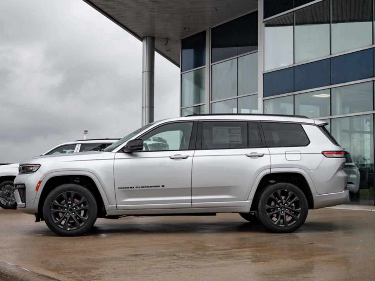 2026 Jeep Grand Cherokee L Limited Reserve Photo4