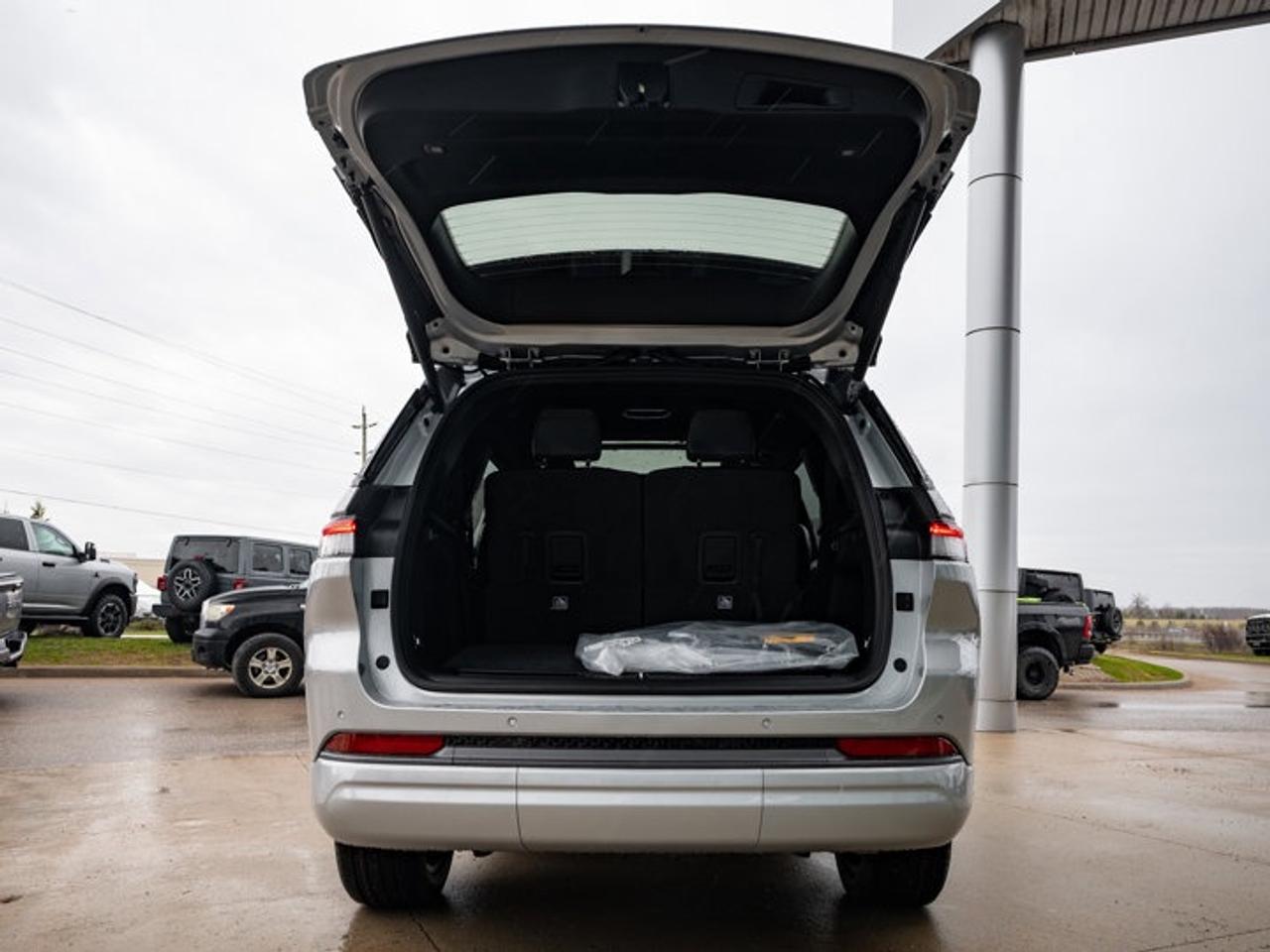 2026 Jeep Grand Cherokee L Limited Reserve Photo