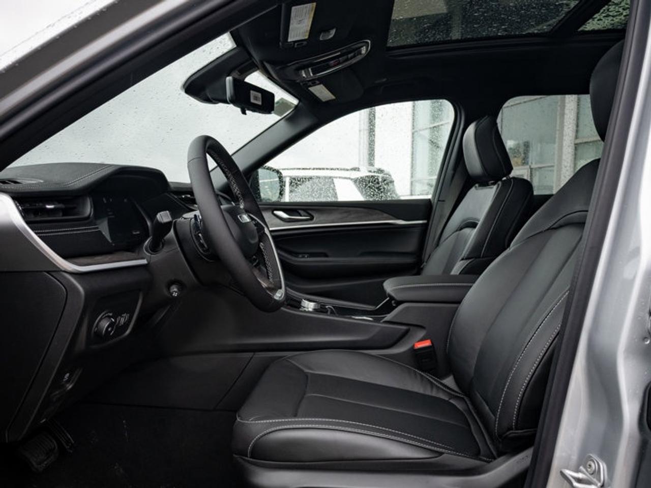 2026 Jeep Grand Cherokee L Limited Reserve Photo