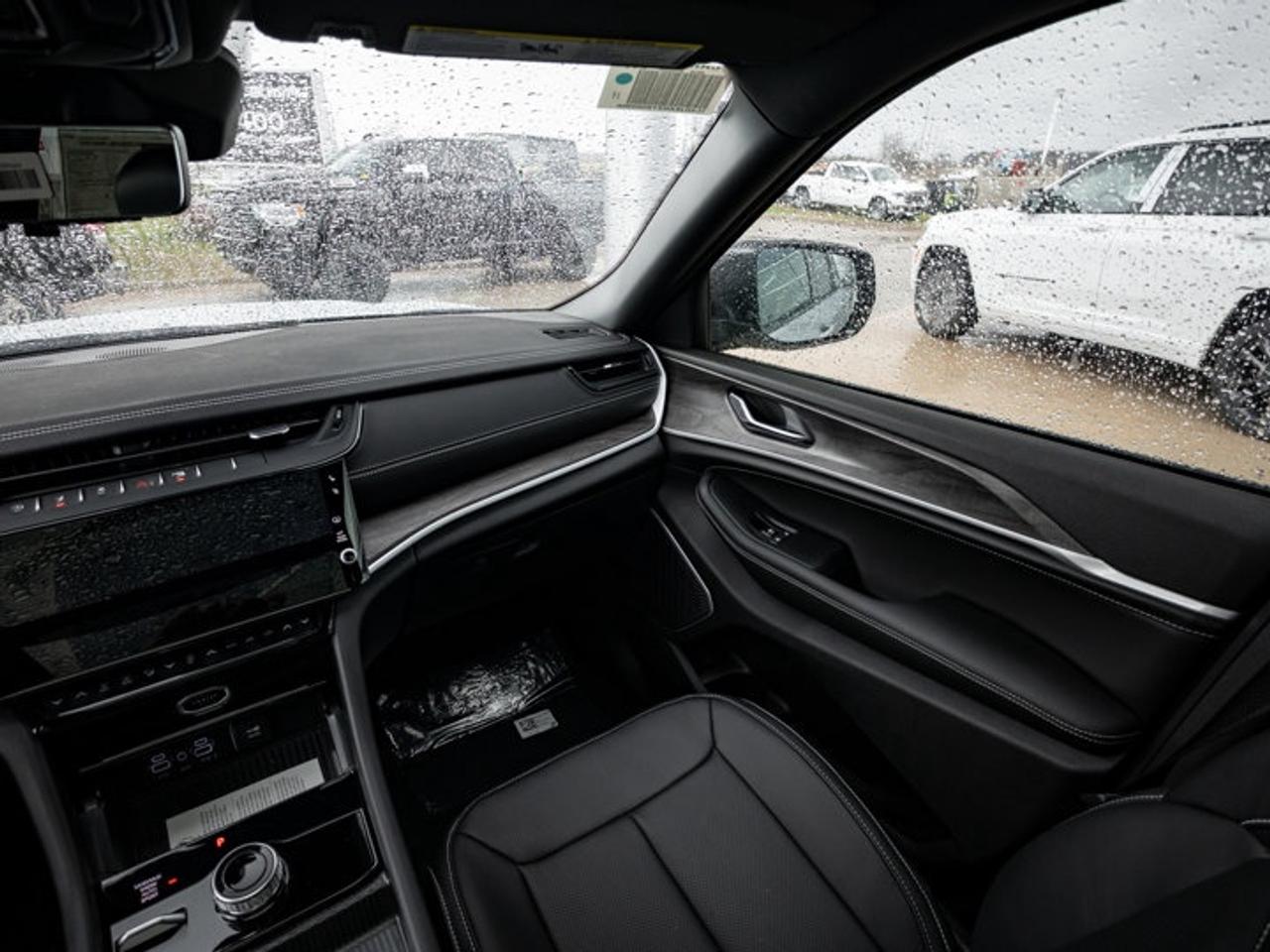 2026 Jeep Grand Cherokee L Limited Reserve Photo