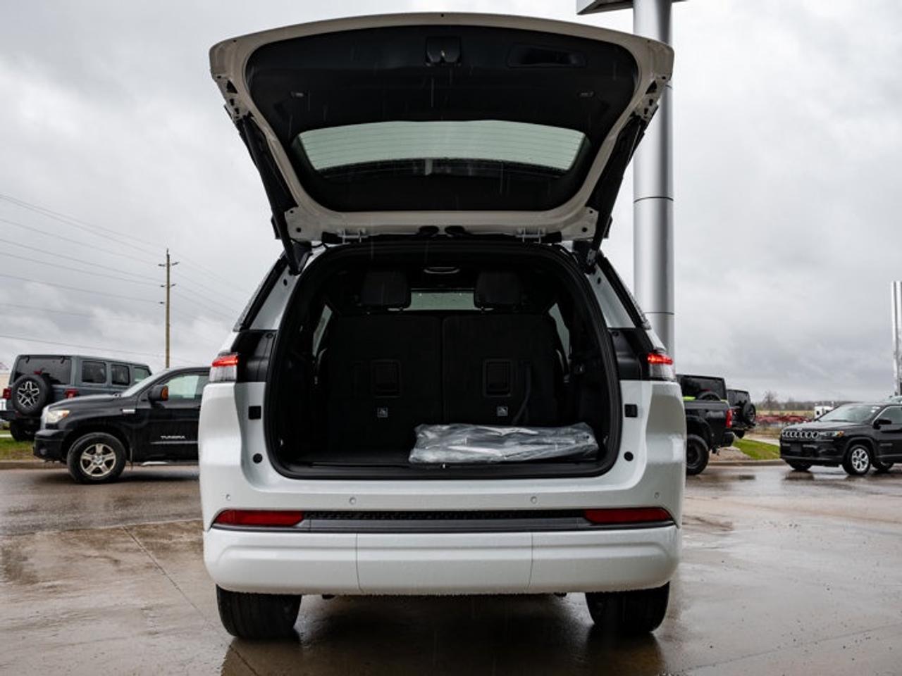 2026 Jeep Grand Cherokee L Limited Reserve Photo