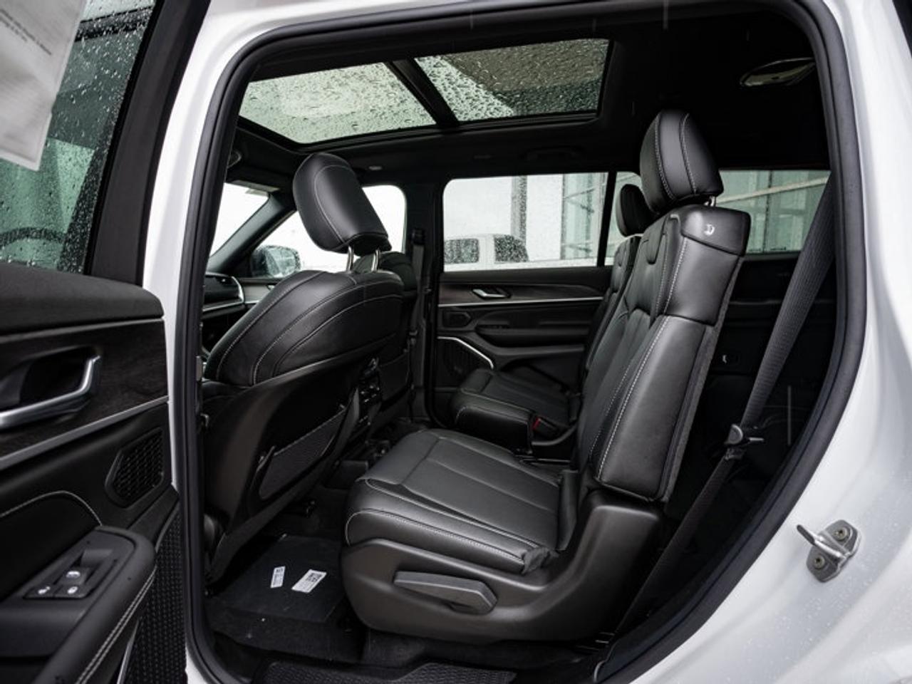 2026 Jeep Grand Cherokee L Limited Reserve Photo