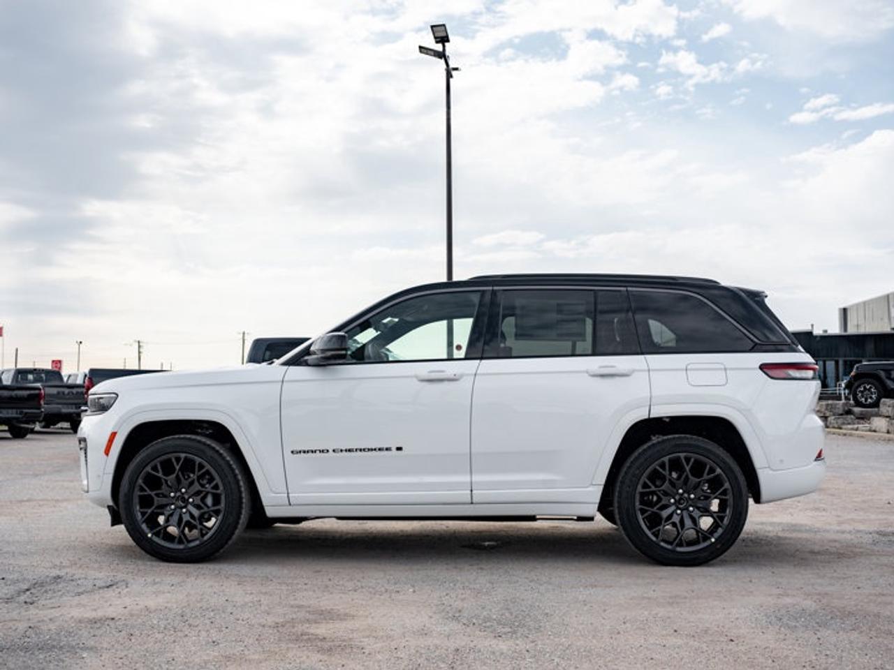 2026 Jeep Grand Cherokee Summit Photo