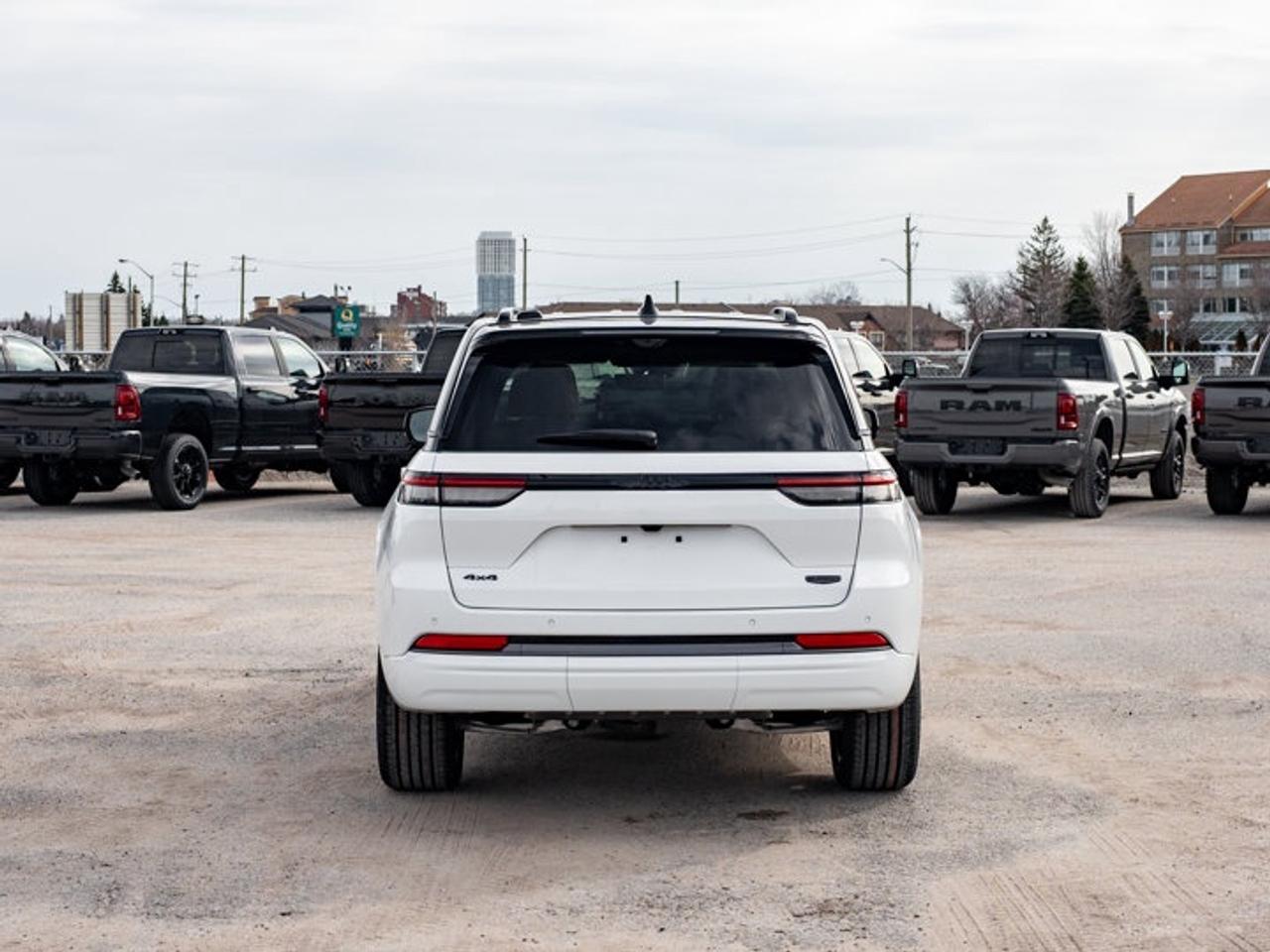 2026 Jeep Grand Cherokee Summit Photo