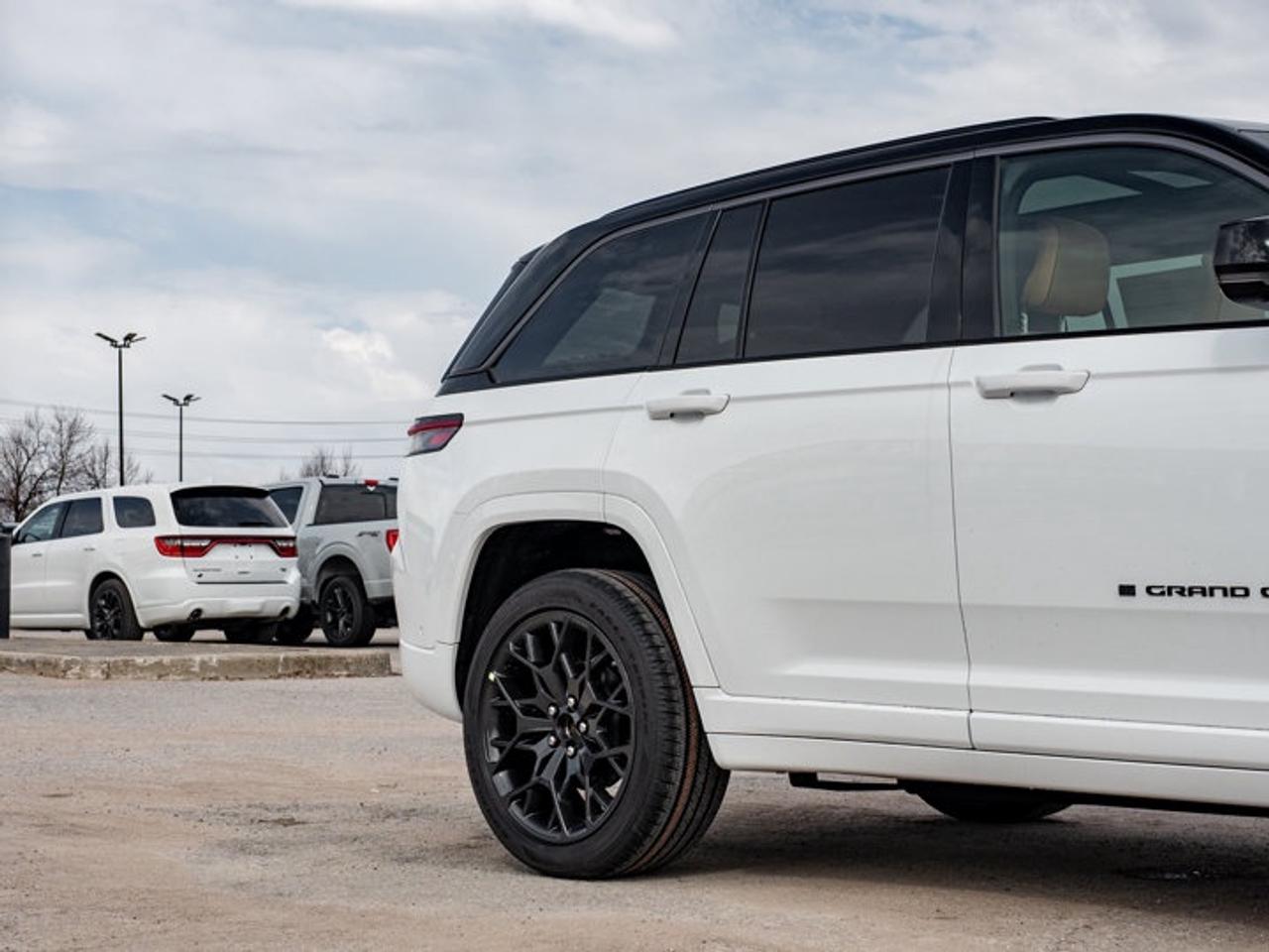 2026 Jeep Grand Cherokee Summit Photo