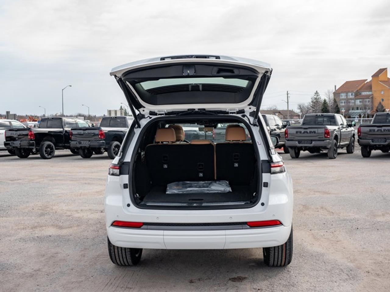 2026 Jeep Grand Cherokee Summit Photo