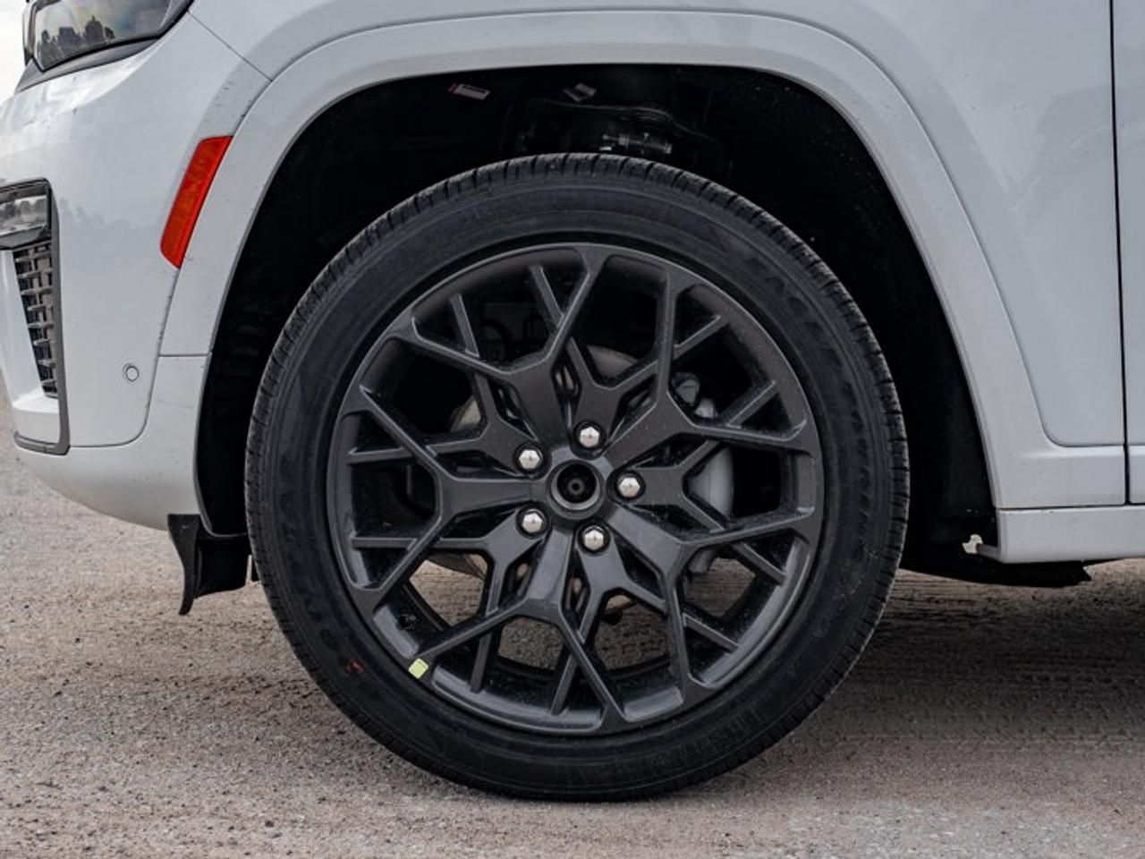 2026 Jeep Grand Cherokee Summit Photo