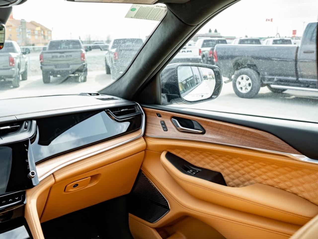 2026 Jeep Grand Cherokee Summit Photo
