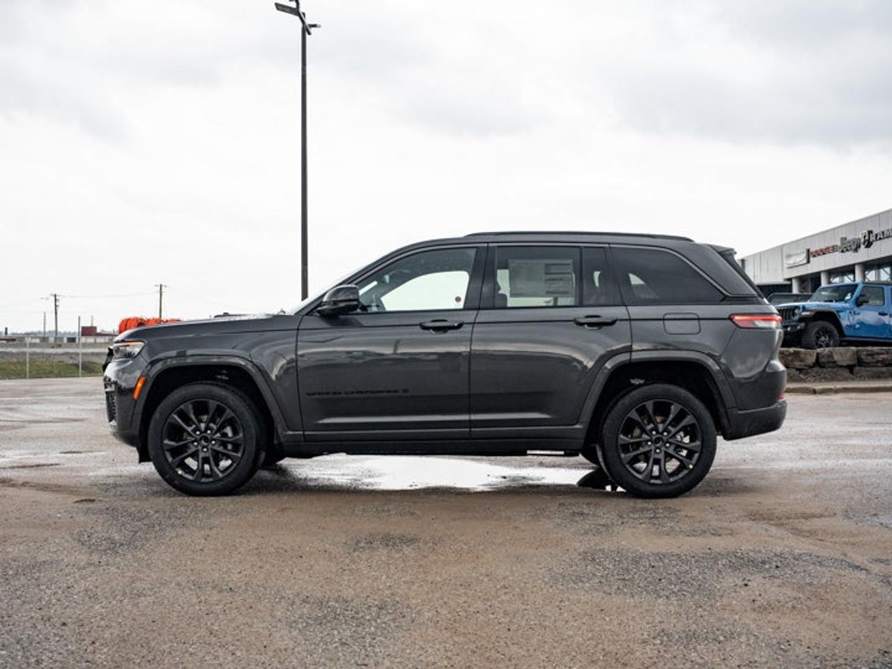 2026 Jeep Grand Cherokee Limited Reserve Photo4