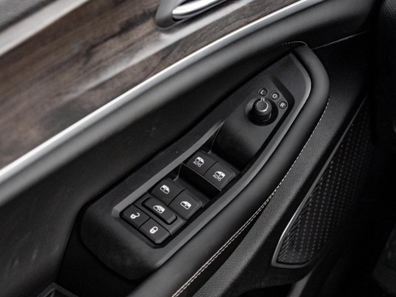 2026 Jeep Grand Cherokee Limited Reserve Photo