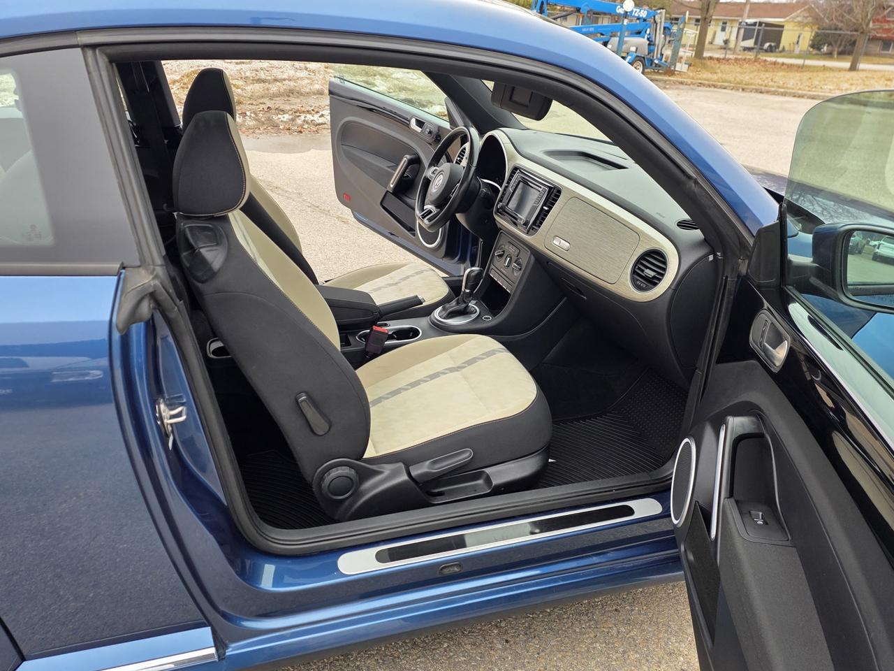 2018 Volkswagen Beetle 2.0T SE Photo