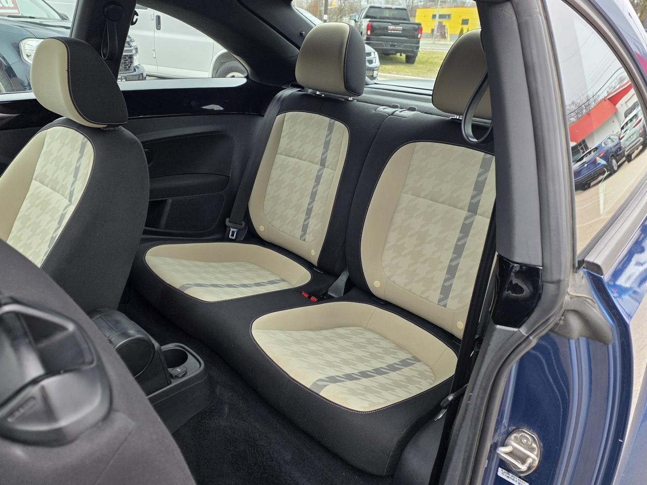 2018 Volkswagen Beetle 2.0T SE Photo