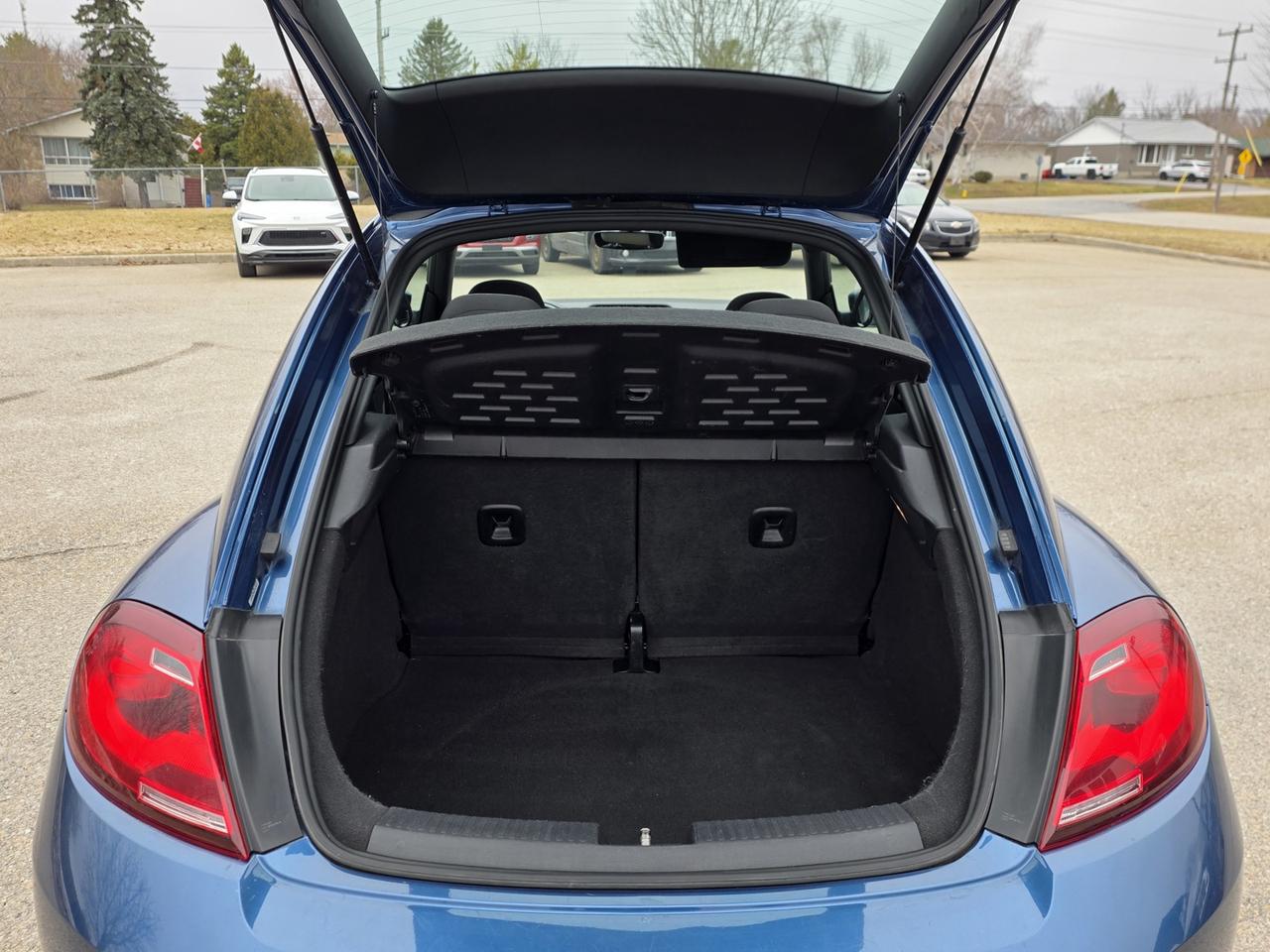 2018 Volkswagen Beetle 2.0T SE Photo