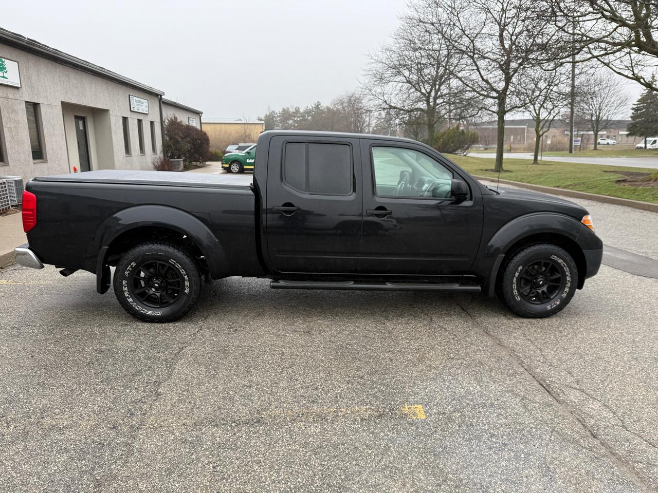 2017 Nissan Frontier 4WD Crew Cab LWB Auto,LOW KM's,SUNROOF,CERTIFIED ! Photo3