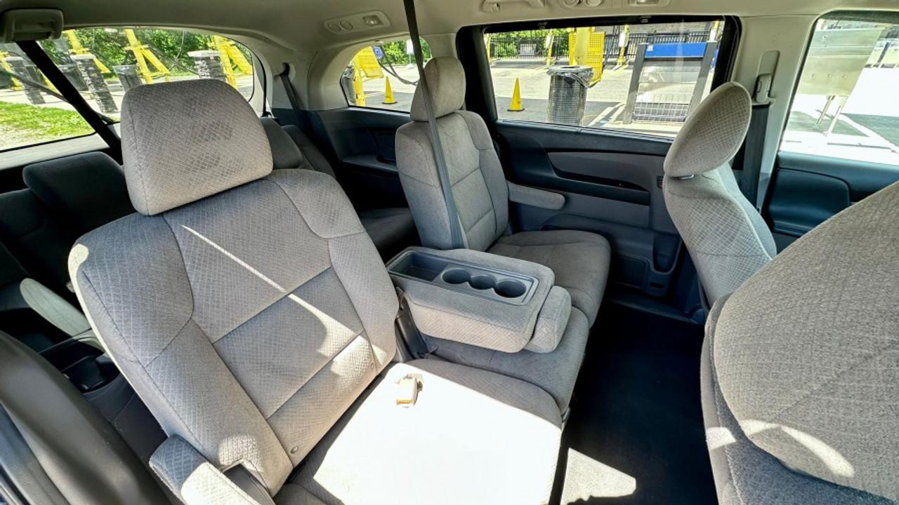 2016 Honda Odyssey * MUST SEE EX Photo