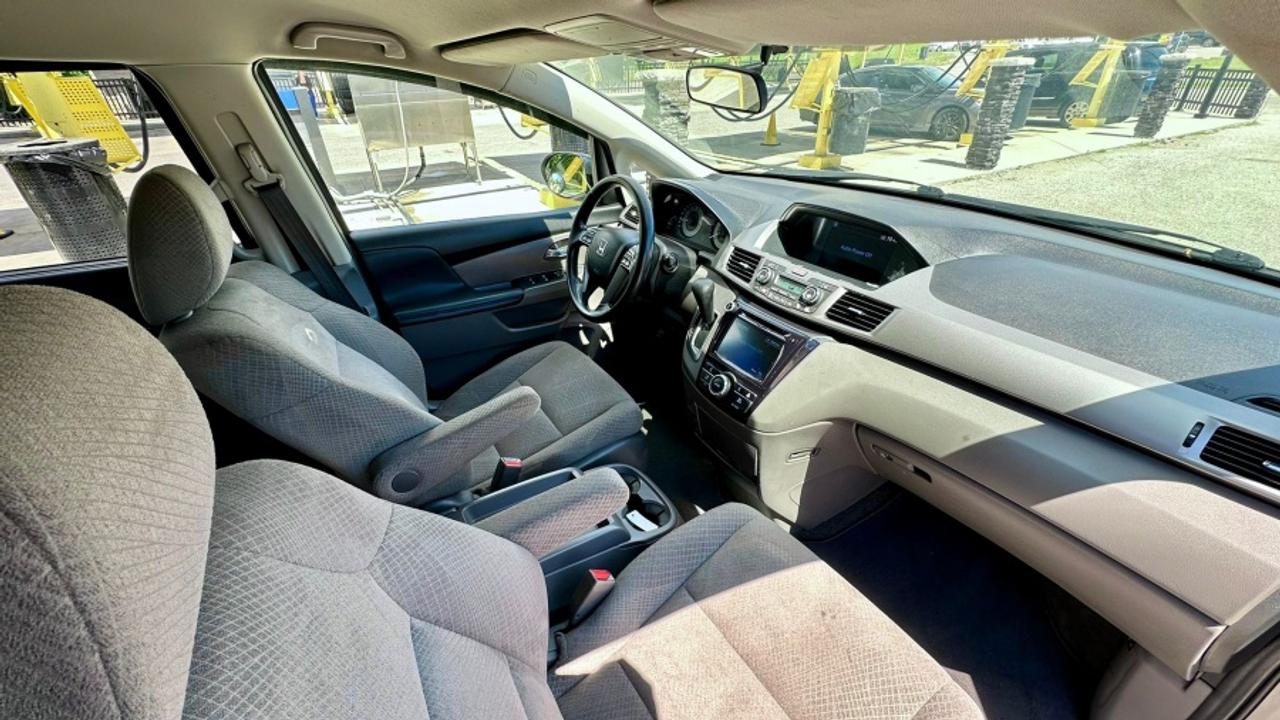 2016 Honda Odyssey * MUST SEE EX Photo
