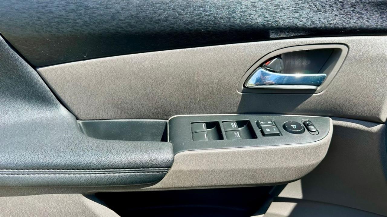 2016 Honda Odyssey * MUST SEE EX Photo