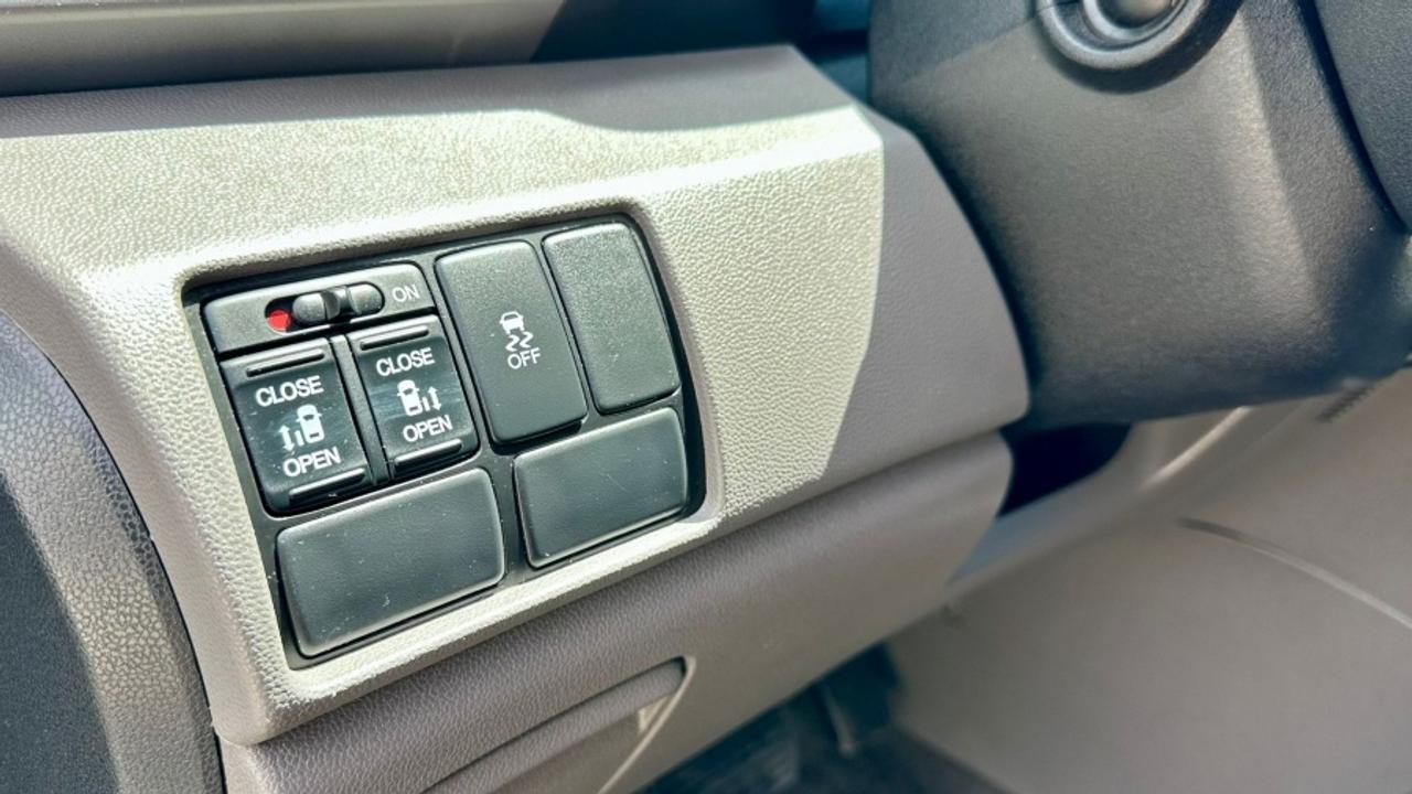 2016 Honda Odyssey * MUST SEE EX Photo
