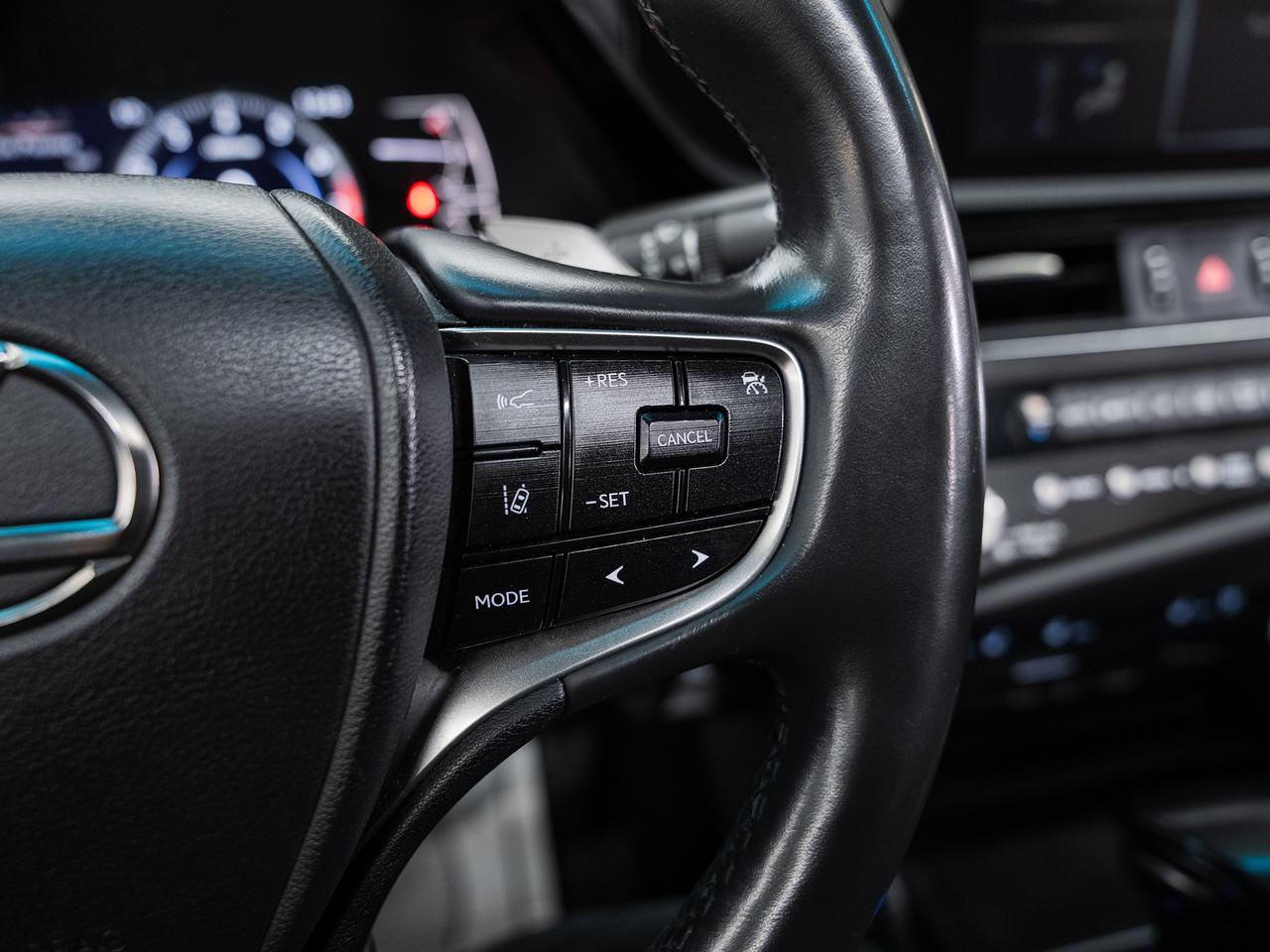 2022 Lexus ES 250 AWD | Leather | Sunroof | BSM | ACC | CarPlay