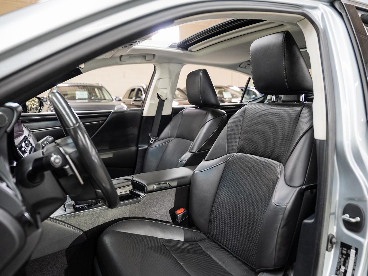 2022 Lexus ES 250 AWD | Leather | Sunroof | BSM | ACC | CarPlay